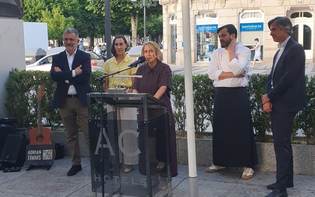 Silabario recupera unha icona de Vigo coa reapertura da histórica terraza do Universal.